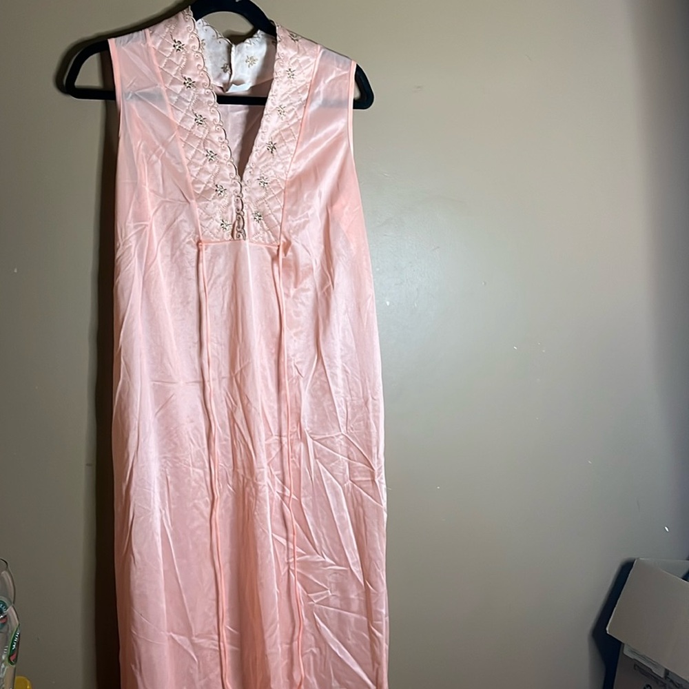 😄Vintage Peachy Maxi Nightdress Nylon
